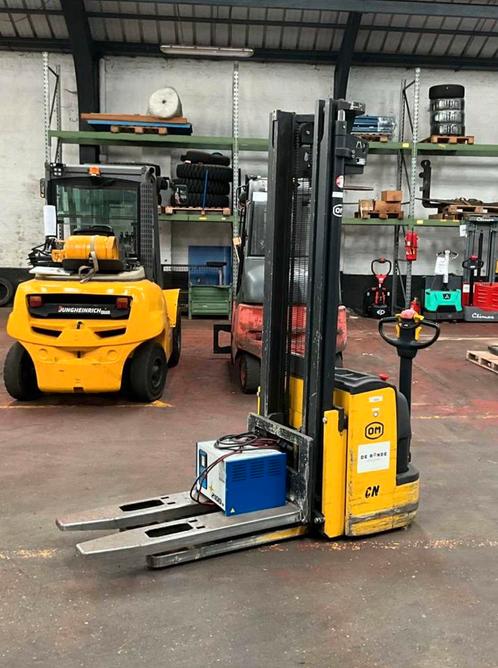 Elektrische stapelaar OM 2007, Zakelijke goederen, Machines en Bouw | Heftrucks en Intern transport, Stapelaar, Elektrisch, 2000 tot 3000 kg