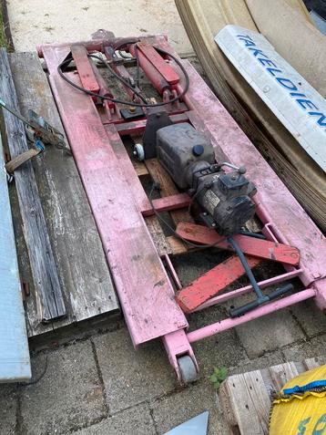 Poetsbrug bandenbrug autohefbrug beschikbaar voor biedingen