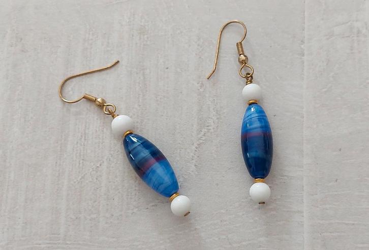 Boucles d'oreilles bleu-blanc-doré, Bijoux, Sacs & Beauté, Boucles d'oreilles, Comme neuf, Pendantes, Autres matériaux, Bleu, Enlèvement
