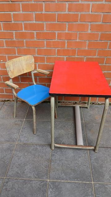 TUBAX kinderbureau + stoeltje  1965  beschikbaar voor biedingen