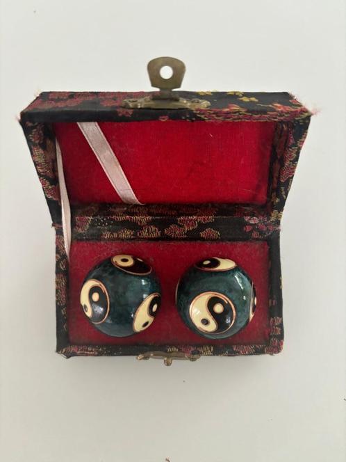 Kitsch Chinese Meridian Balls, Antiquités & Art, Curiosités & Brocante, Enlèvement ou Envoi