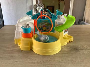 Dolphénarium Fisher-Price pour petites personnes (19x35 cm)