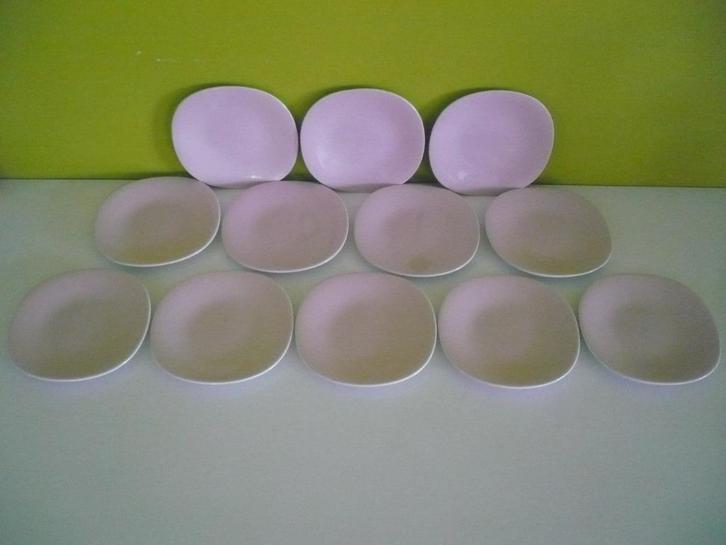 12 vintage fifties pastel ondertassen / onderzetbordjes Boch, Antiek en Kunst, Antiek | Servies los, Ophalen of Verzenden