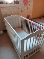 Babybedje met matrasje, donsdeken, 5 hoeslakens  en 4 donsov, Kinderen en Baby's, Babywiegjes en Ledikanten, Ophalen