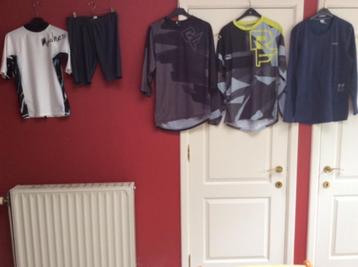 Te koop heren fiets kleding maat S/ M beschikbaar voor biedingen