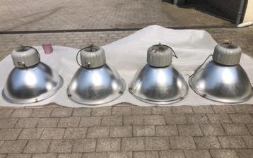 Lampes industrielles vintage beschikbaar voor biedingen