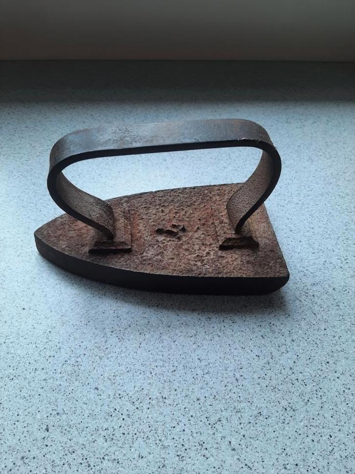 Antiek gietijzeren strijkijzer – decoratie, Antiek en Kunst, Antiek | Gereedschap en Instrumenten, Ophalen of Verzenden