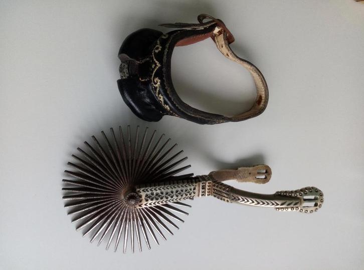 Chileense ceremoniële sporen, Dieren en Toebehoren, Paarden en Pony's | Hoofdstellen en Tuigage, Zo goed als nieuw, Western, Ophalen