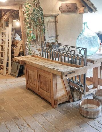 decoratieve oude werkbank met 2 deurtjes beschikbaar voor biedingen