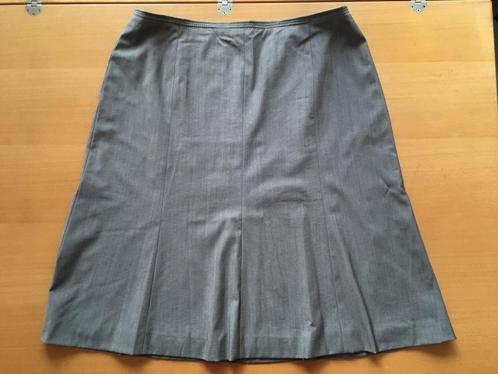Lichtgrijze halflange rok - maat 48, Kleding | Dames, Rokken, Gedragen, Maat 46/48 (XL) of groter, Grijs, Onder de knie, Ophalen of Verzenden