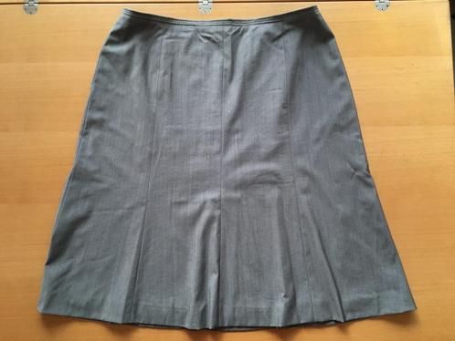 Lichtgrijze halflange rok - maat 48, Vêtements | Femmes, Jupes, Porté, Taille 46/48 (XL) ou plus grande, Gris, Sous le genou, Enlèvement ou Envoi