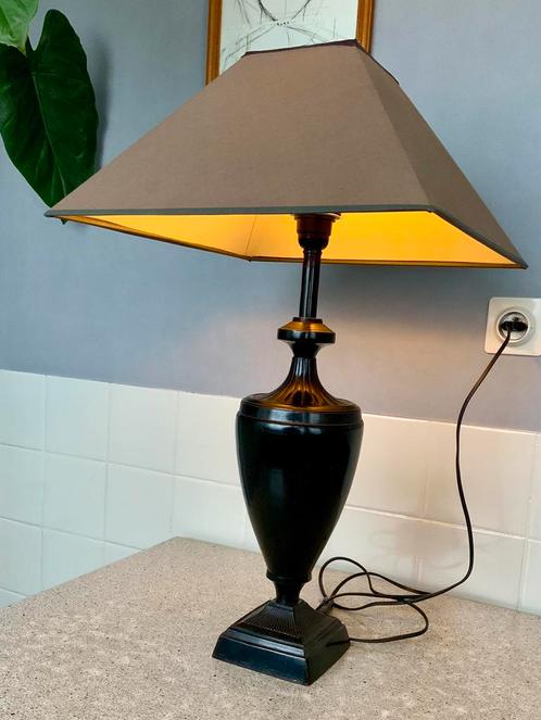 Lampe de table avec base en métal., Maison & Meubles, Lampes | Lampes de table, Enlèvement