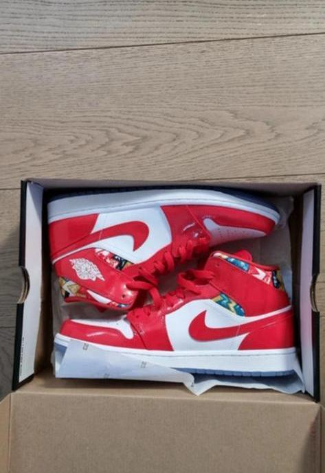 Nike air jordan 1 mid barcelona sweater red patent, Kleding | Heren, Schoenen, Nieuw, Sneakers, Overige kleuren, Ophalen of Verzenden