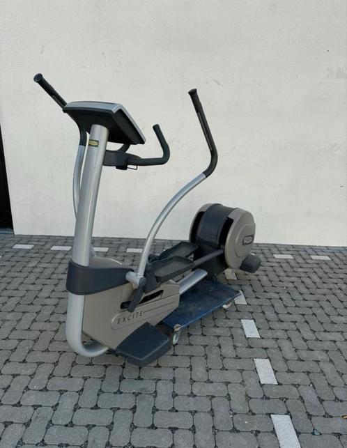 Technogym Excite 500 | Vélo elliptique, Sports & Fitness, Équipement de fitness, Enlèvement ou Envoi