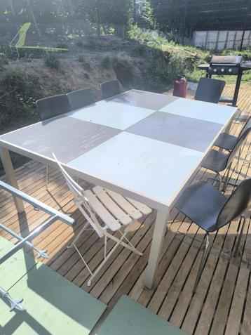table d'extérieure beschikbaar voor biedingen