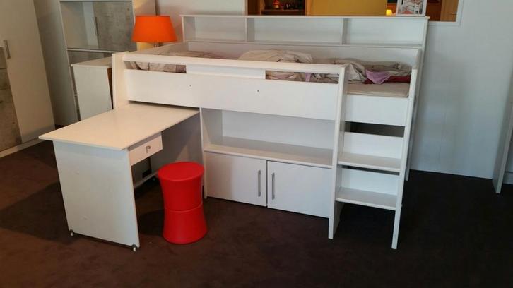 Half hoog slaper met uittrekbare bureau, Kinderen en Baby's, Kinderkamer | Stapelbedden en Hoogslapers, Ophalen