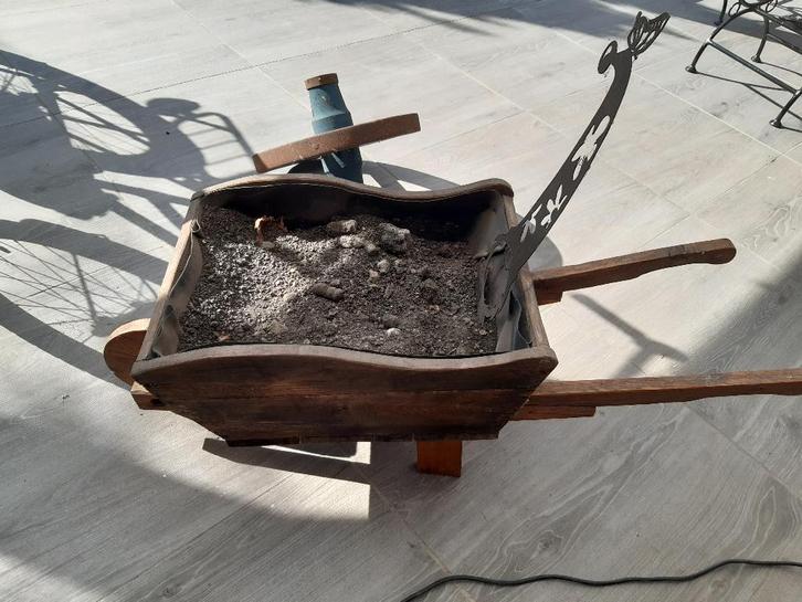 Brouette décorative de jardin, Tuin en Terras, Tuinbeelden, Zo goed als nieuw, Overige typen, Hout, Ophalen of Verzenden