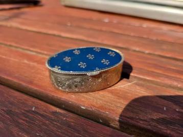 Vintage Pillendoosje beschikbaar voor biedingen