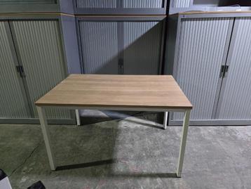 Mewaf professionele receptie- of vergadertafel beschikbaar voor biedingen