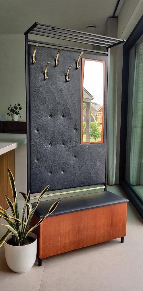 Prachtig vintage halmeubel met opbergruimte, Huis en Inrichting, Kasten | Kleerkasten, Zo goed als nieuw, Met klep(pen), Teakhout