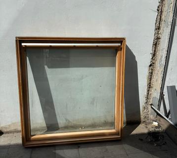 Velux dakraam met gootstukken beschikbaar voor biedingen