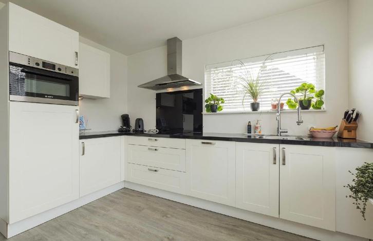 De Keukenman, complete L keuken met graniet werkblad, Huis en Inrichting, Keuken | Complete keukens, Gebruikt, Hoekkeuken, Crème