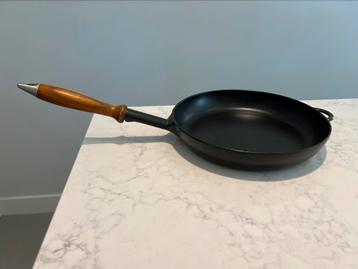 SALE Staub koekenpan 28 cm in top staat beschikbaar voor biedingen