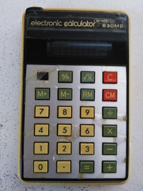 Calculatrice vintage de 1977 DETRON 830 MD, Collections, Appareils électroniques, Ordinateurs et Machines à calculer, Envoi