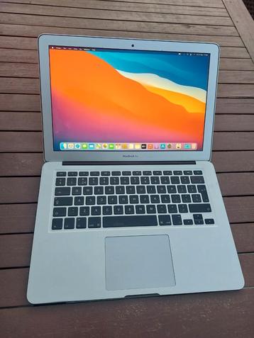 Apple macbook air 13.3 inch  i5 met SSD, werkt nog goed beschikbaar voor biedingen