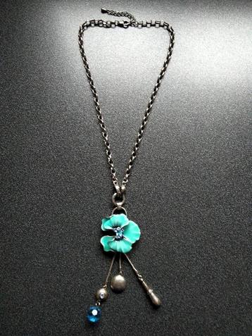 Ketting zilver met turquoise bloem. beschikbaar voor biedingen