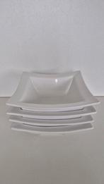 Art. 930 ASSIETTES - Profondes et carrées, Enlèvement, Comme neuf, Uni, Assiettes(s)