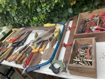 partij oude handwerktuigen beschikbaar voor biedingen