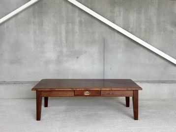 Landelijke salontafel beschikbaar voor biedingen