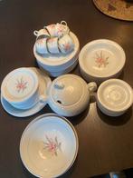 Compleet servies in porselein wit met roos bloemetje, Service complet, Enlèvement, Porcelaine