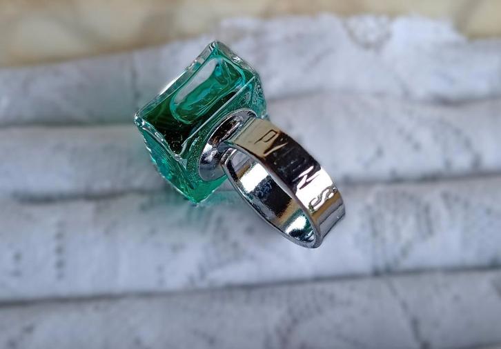Gereserveerd - Pylones glazen kubus ring, groen, 17mm, nieuw, Bijoux, Sacs & Beauté, Bagues, Neuf, Femme, 17 à 18, Autres couleurs