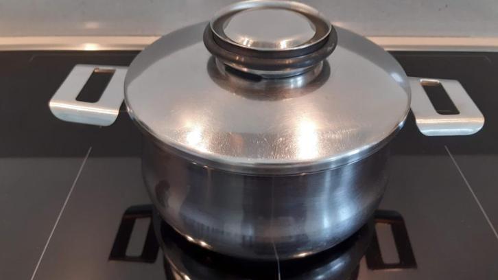 Kookpot inhoud 2,2 l, merk Demeyere, niet voor inductie, Huis en Inrichting, Keuken | Potten en Pannen, Zo goed als nieuw, Keramische plaat