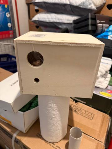 Nieuw nestkastje voor grasparkieten te Nazareth. beschikbaar voor biedingen