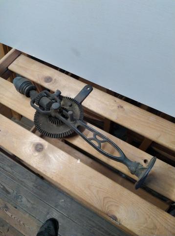 Boormachine (met de hand aangedreven) beschikbaar voor biedingen