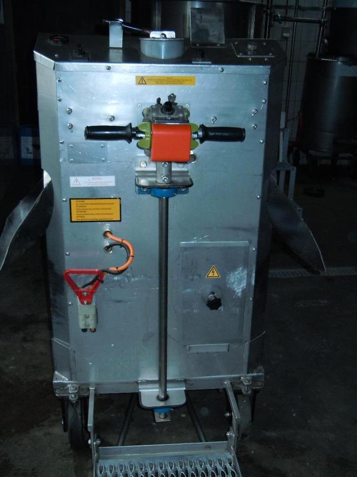 Voerkar en brokkuip., Dieren en Toebehoren, Overige Dieren-accessoires, Gebruikt, Ophalen