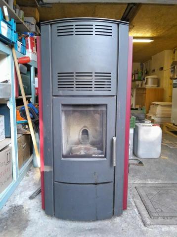 Pelletkachel van 12 kw beschikbaar voor biedingen