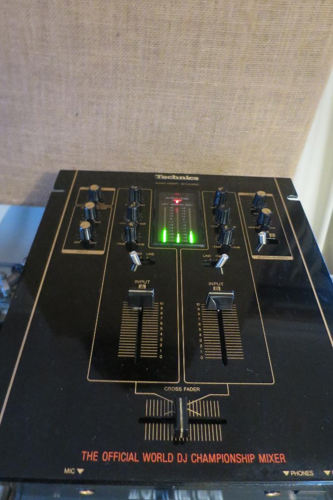 Technics SH-DJ1200 DJ Turntable Official DMC Battle Mixer, Musique & Instruments, DJ sets & Platines, Utilisé, DJ-Set, Technics