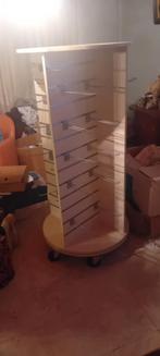 Display carrousel op wielen, Ophalen