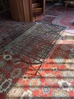 Glazen salontafel, Ophalen