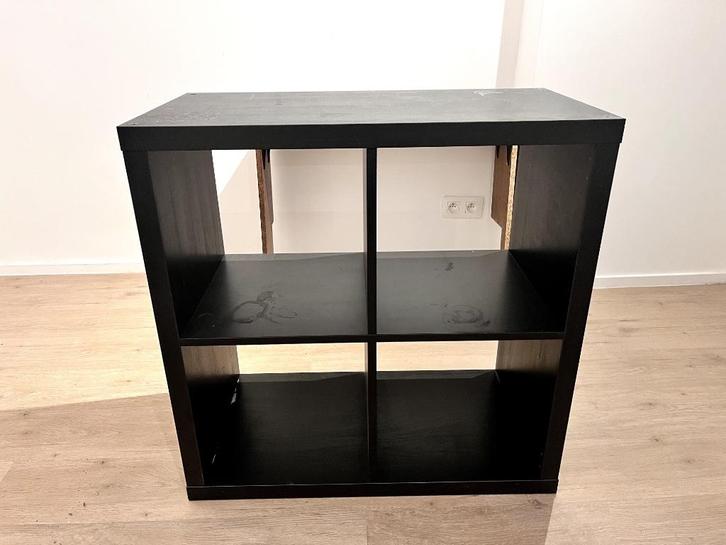 Zwarte KALLAX plank (2x2, 77x77x39 cm) in zeer goede staat., Huis en Inrichting, Woonaccessoires | Etagères, Zo goed als nieuw