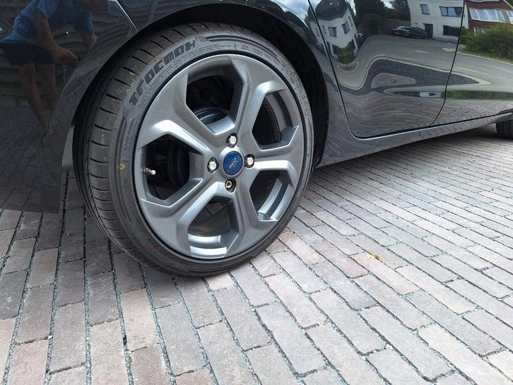 Jantes ST Fiesta 17 pouces originales, Autos : Pièces & Accessoires, Pneus & Jantes, Pneu(s), Pneus été, 17 pouces, 205 mm, Véhicule de tourisme