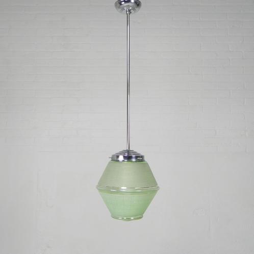 Art Deco hanglamp met groene glazen kap, jaren 30, Antiquités & Art, Antiquités | Éclairage, Enlèvement ou Envoi