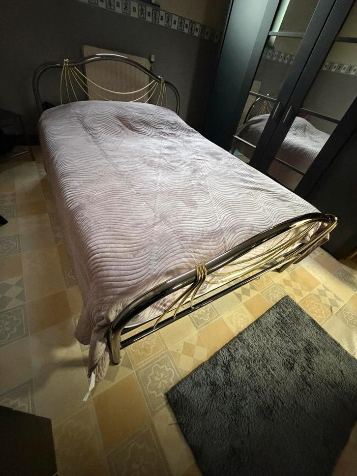 Lit en laiton 140x200 cm avec sommier et matelas très solide, Maison & Meubles, Chambre à coucher | Lits, Comme neuf, 200 cm, Enlèvement