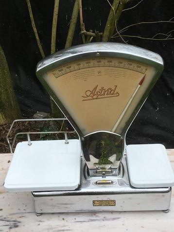 Unieke oude Astrid weegschaal Antwerpen in chroom beschikbaar voor biedingen