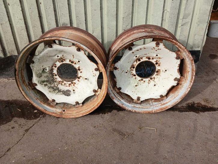 2 achtervelgen voor International 745 – 8-bouts – staal, Zakelijke goederen, Landbouw | Onderdelen | Banden, Velgen en Assen