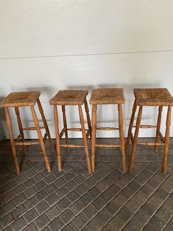 4 houten barkrukken 80cm hoog beschikbaar voor biedingen